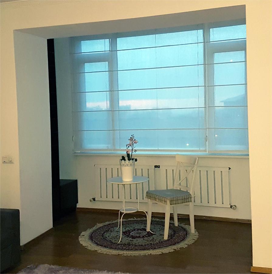 комфортная двухкомнатная в центре ,с видом на горы Apartment Almaty