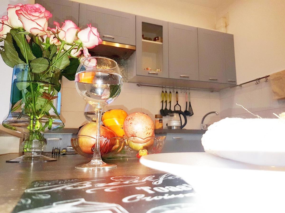 Apartment комфортная двухкомнатная в центре ,с видом на горы *