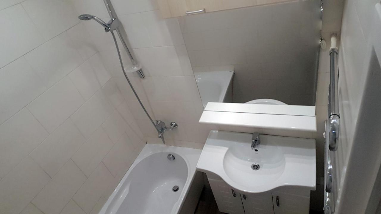 Apartment комфортная двухкомнатная в центре ,с видом на горы