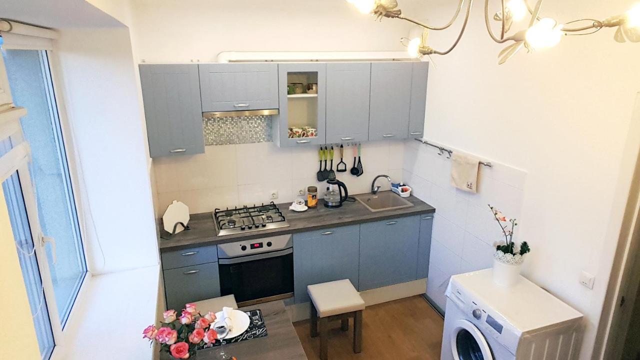 Apartment комфортная двухкомнатная в центре ,с видом на горы